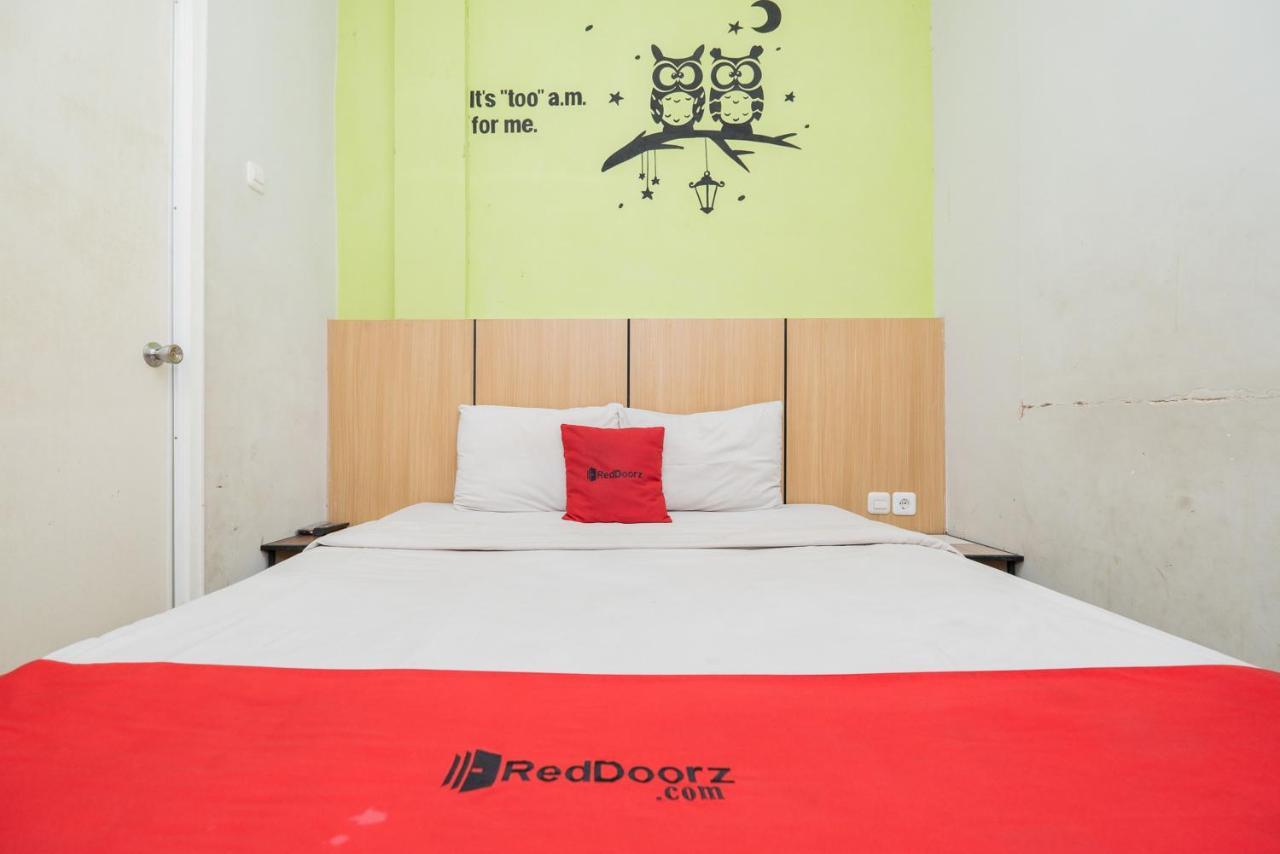 Reddoorz @ Darmo Hotel