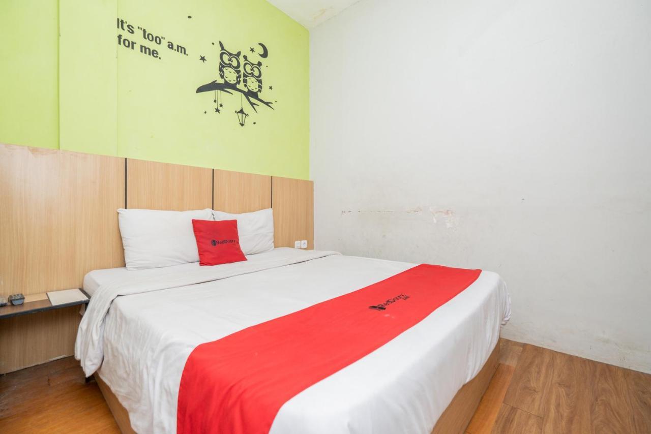 Hotel Reddoorz @ Darmo Surabaya